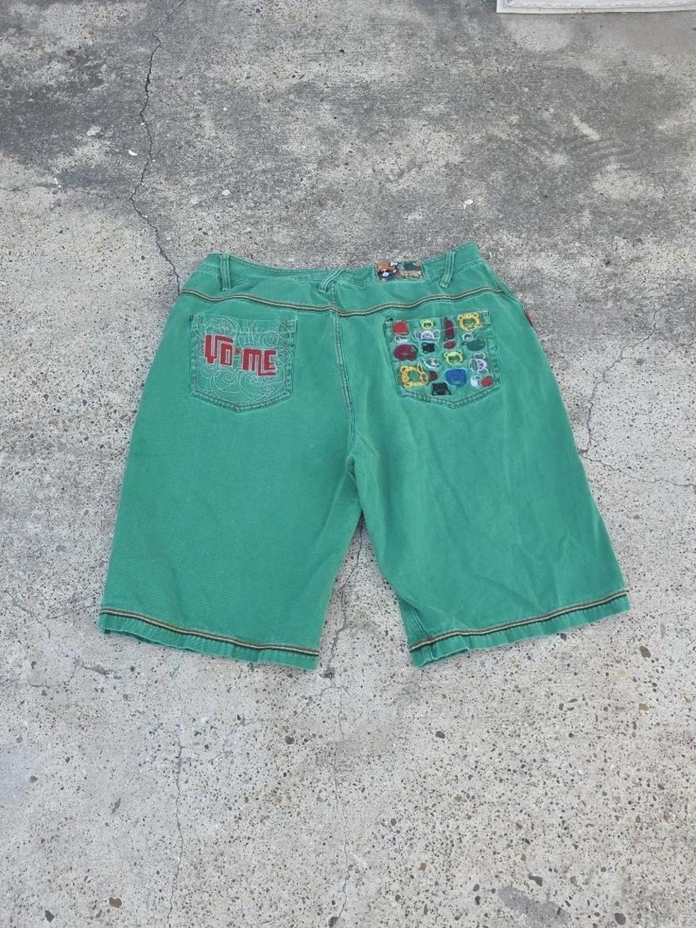 YO ME Green Embroidered Shorts Size 42 Monkey Condition: holes, wear, fading.